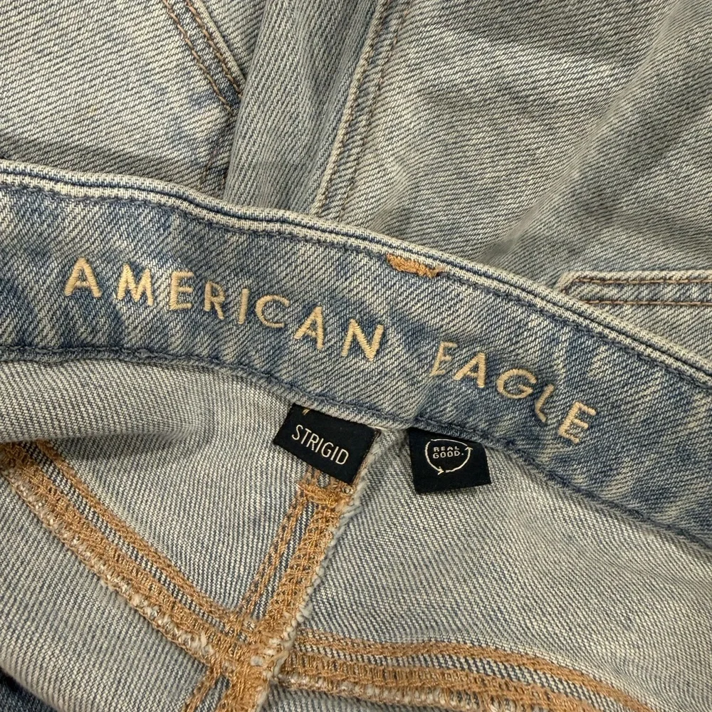 American Eagle Strigid Mom Jeans - Picture 4 of 4